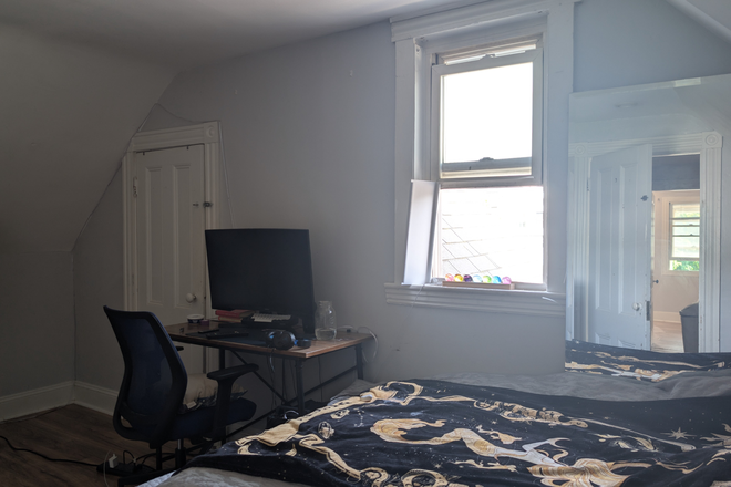 Bedroom - Harvard Business School Location ~  Partially Filled ~ Rooms available $825-$1100 Townhome