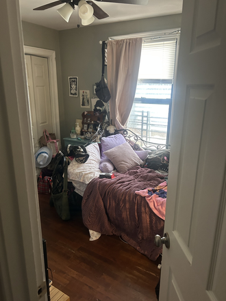 Bedroom for lease - 170 HILLSIDE ROXBURY CROSSING ONE BEDROOM 1000 A MONTH Apartments