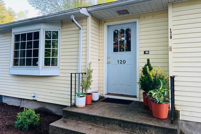 entry - All-Included private bedroom in Amherst - Walk to 38 Bus & Near Colleges - Available NOW