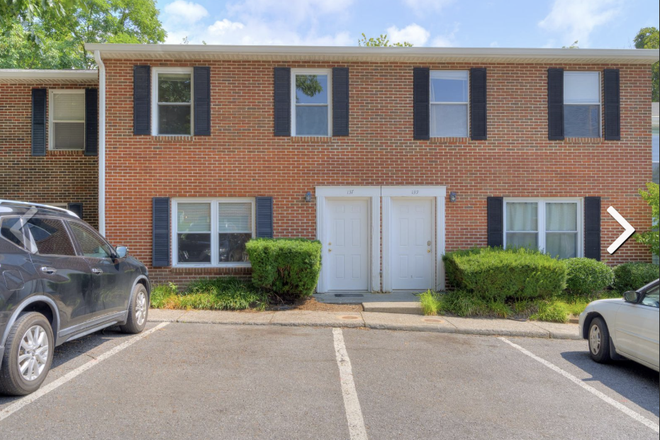 Outside street view - Townhouse close to campus, ~$500 a month, **Need one more!!**