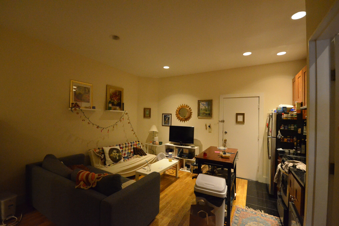 Living room - Modern 3 Bed 1 Bath w/ Large LivingRoom on 409 Marlborough St — Avail 9/1/26 · Text/Call 385-72 Apartments