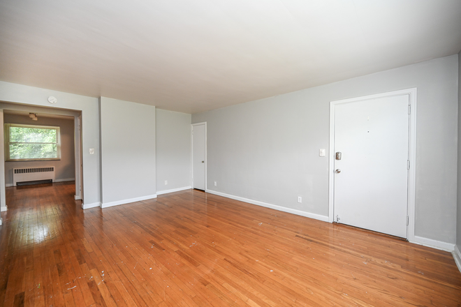 Living Room - 203 Loraine Ave. Apartments