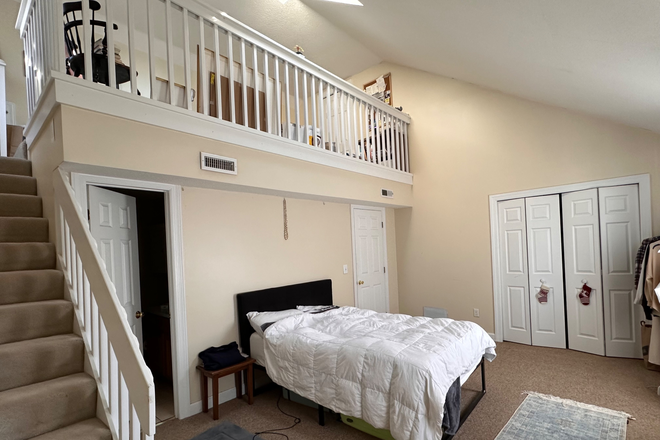 bedroom - Beautiful, spacious, clean 3 bedroom, 3 bathroom condo in a safe neighborhood