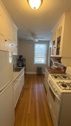 - - Spacious 1BR Near Tufts – Available 09/01