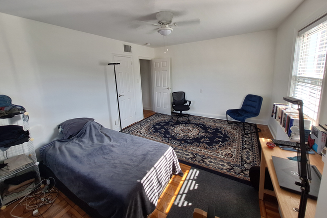 Bedroom - Room in Shared 2BR Apt Close to Clarendon Metro