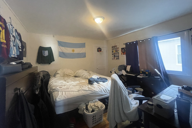 Visit hubrealtyproperties.com - Near Tufts, renovated 5 bedroom 2 bathroom with dishwasher and shared yard Apartments