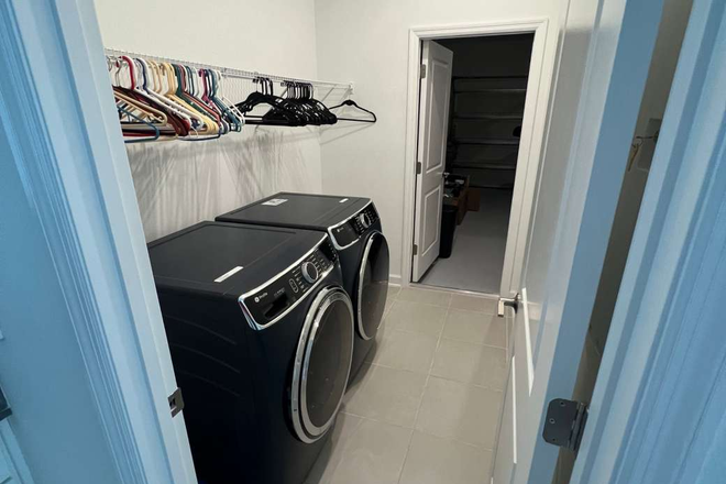 washer machine & dryer - Rooms for Students House