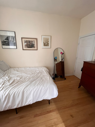 Bedroom - Bright & Private Room Near DePaul-Heart of North Side, Street Parking, 1 Roommate Apartments