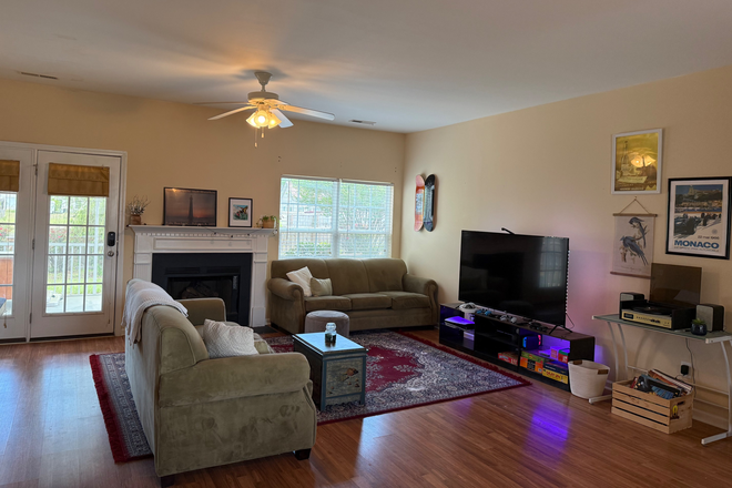 Large living room. Home fully furnished beds, linens, tvs, kitchen items, grill, firepit, screened porch furniture. - 3 bedroom 2 bath lovely Johns Island home with fenced yard