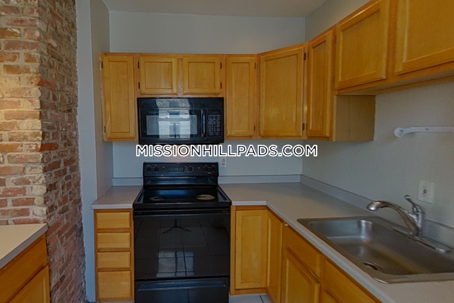 Kitchen - Available 9/1/2025! 3 Bed 2 Bath Apartment on Tremont St.! Close Proximity to NEU Campus