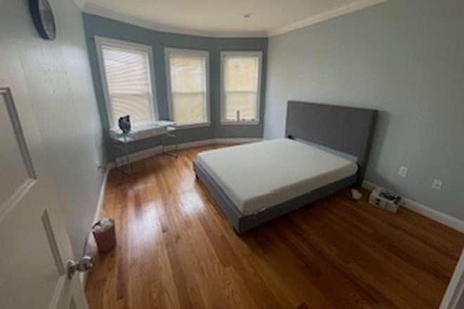 Bedroom - 1 room available in  apartment close to BU Medical Campus