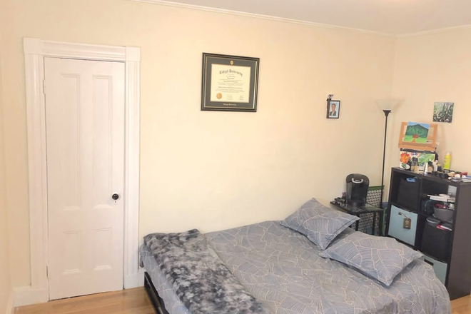 Bedroom 2-2 - Renovated home w/free laundry next to red line in peaceful neighborhood