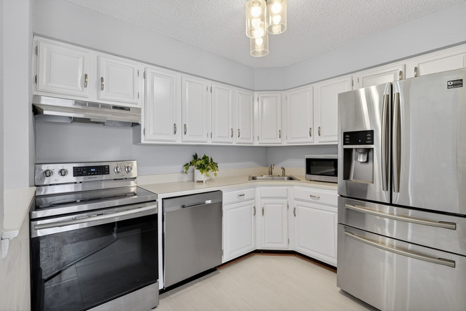 Kitchen - 1BR condo-Aspen Drive-Plainsboro