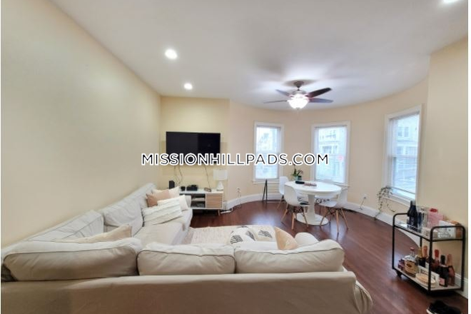 Living Room - New Listing! NO BROKER FEE! 4 Bed 2 Bath on Hillside St. in Mission Hill! Apartments