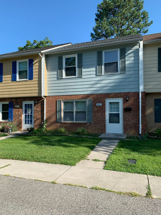  - 3 Bedroom, 2.5 Bath Townhouse