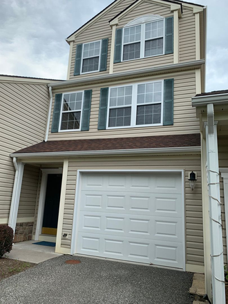  - 3 Bedroom, 2.5 Bath Townhouse with 1 Car Garage