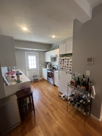 Kitchen - Looking for 1 roommate in a 3b Apartments