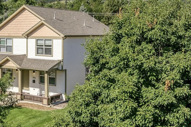 Front view of the house - House/room available near campus and the hill