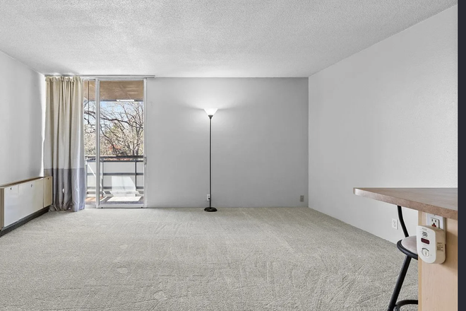 Main room with balcony door - Apartment 2 blocks from D.U. campus