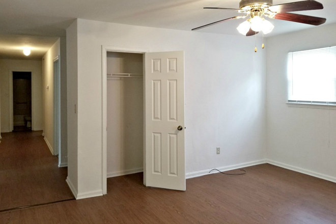Living Room - ODUrent Offers Spacious 5-Bed Duplex! Duplex