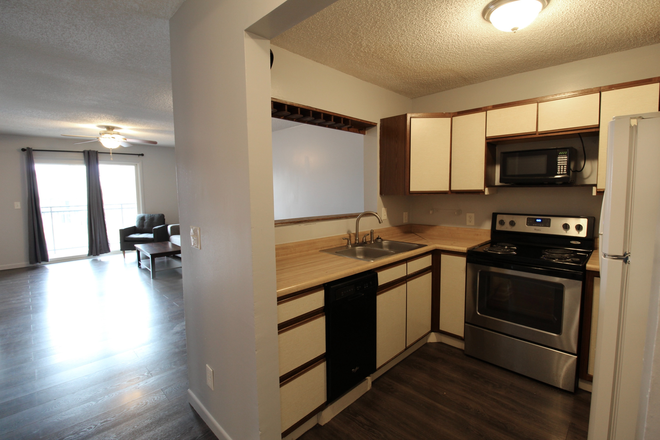 Kitchen - 1 Bedroom Available in a 4BR/2BA Condo - Near starbucks for rent! - 1346G Hunters Road