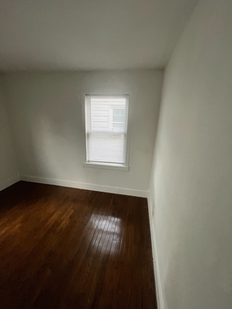 Avaliable room empty 2 - Off-campus Graduate Student Home (~5 minutes away)