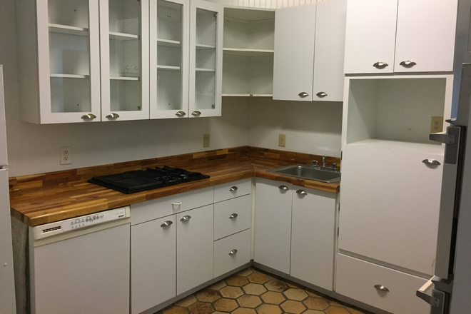 kitchen - 3752 Regent - 5 Bedroom House