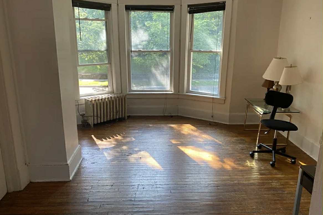 Unfurnished view of of the living room window - Apartment close to campus