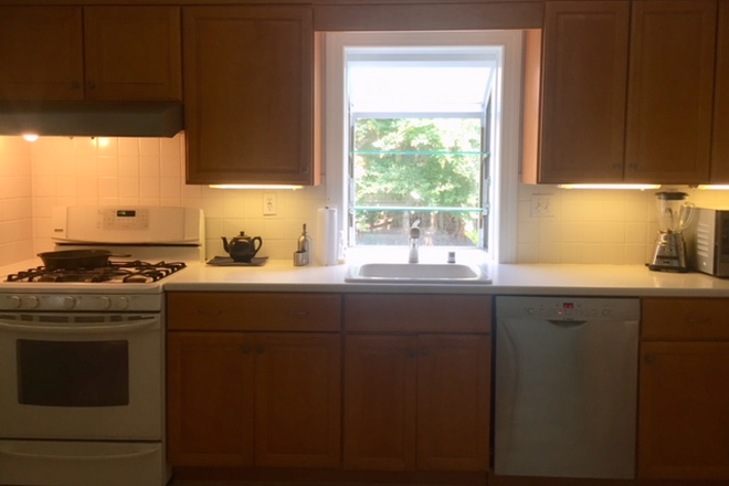 Kitchen - Quiet family home - 1BR/1BA suite near Va.Sq.-GMU metro.