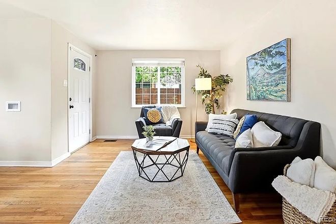 living - Pontiac House, Cute 2 BR/1 BA. Walking distance to shops, parks, library and schools.