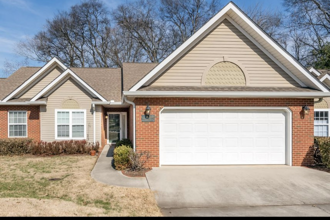 Exterior - Colchester Court Condominiums