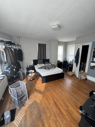 Very Spacious Bedroom, Largest bedroom - Massive Single Family Home!!! 7 bed/ 3 bath available 09/01/2025