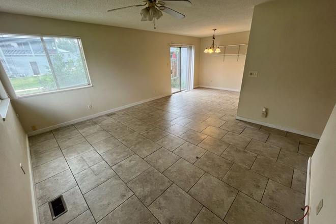1 - AVAILABLE 8/5: 4299 Monroe Ave Townhome