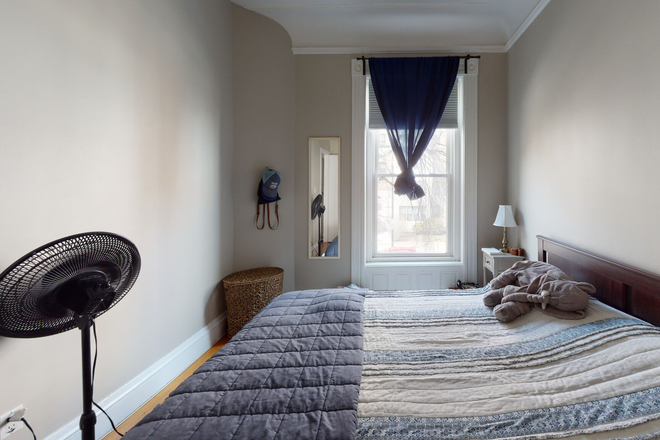 LIVING - GORGEOUS 1 BED WITH HEAT AND HOT WATER INCLUDED! 9/1/25! Apartments