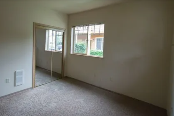 Bedroom - Apartment 3 blocks from campus