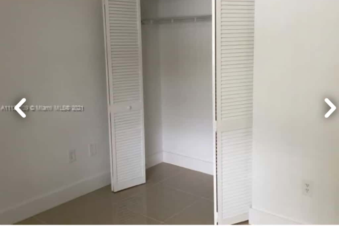 closet - ROOM 5 MINS FROM EC