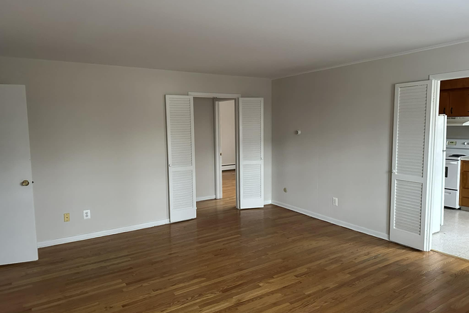 livingroom - 2BR apt-Franklin Ave-Princeton