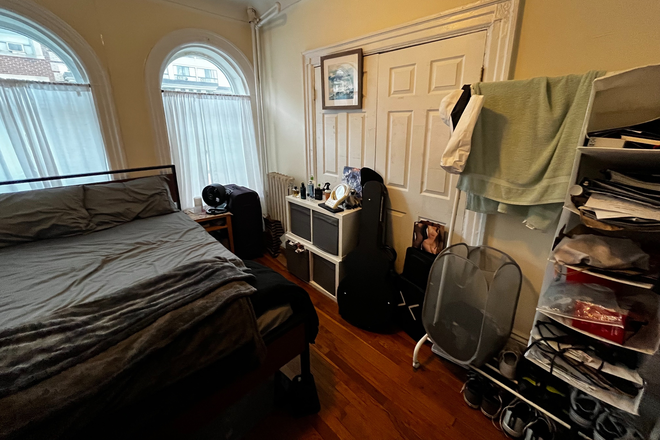 Bedroom - Looking for roommate starting Fall 2025! (4 bedroom apartment)