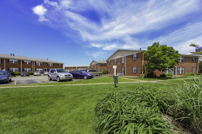 Exterior - Mayfair Village, 10 mins drive/bus from the campus, close to Payless, Indian grocery, McD/KFC Apartments