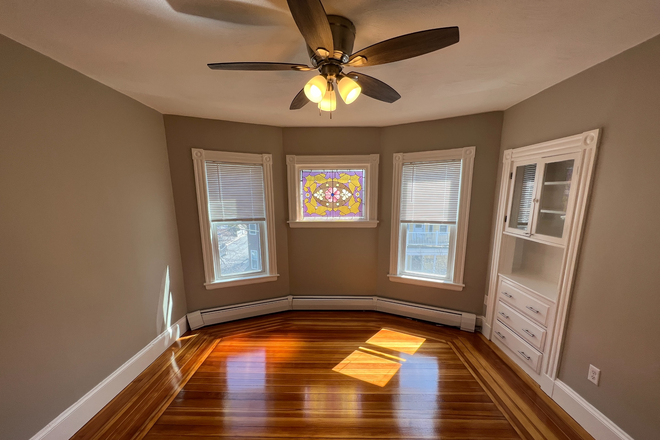 living room - Gorgeous, Renovated 3 Bed / 1 Bath w/ Laundry in Unit & Parking for rent! Available 9/1/26!! Apartments