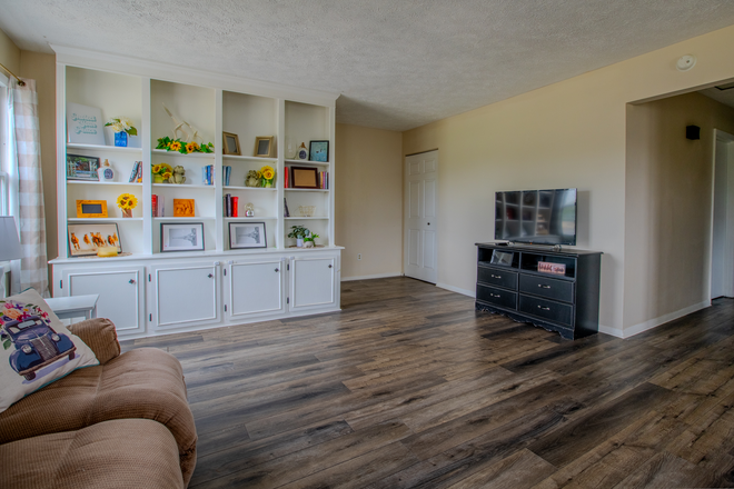 Living Room - 1522 Burcham Dr House
