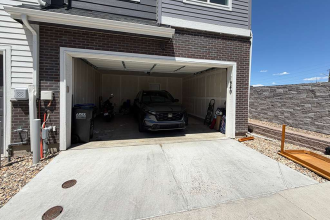 Garage - 3 bed 2.5 bath New townhouse available for rent immediately