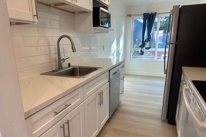 Kitchen - Top Gourmet Ghetto Apartment with Parking