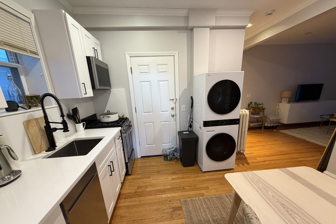 Call call or text Arezou at 617-584-7817 - Modern 1 bed 1 bath available for 6/1! NO BROKER FEE!! Apartments