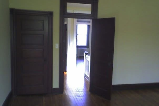 Bedroom - Room for rent in clean updated row house