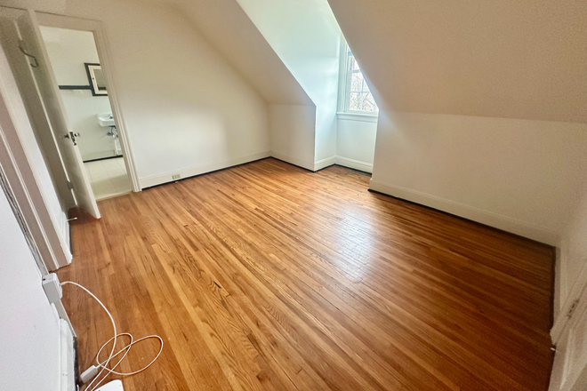 1 BR Bedroom - Raleigh Court Apartments - Now Leasing for 2026-2027!