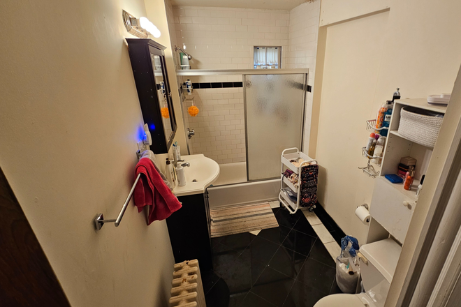 Bath - Kirkwood 4 Bed 2 Bath House