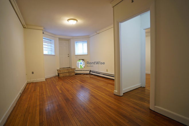 2 - JULY 2025- Back Bay 1 bed, Cat ok. Easy MBTA! NO BROKER FEE! Apartments