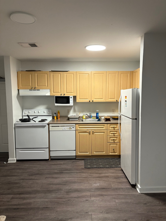 Kitchen - South Campus Commons Building 5 Sublet, Apartment on Campus