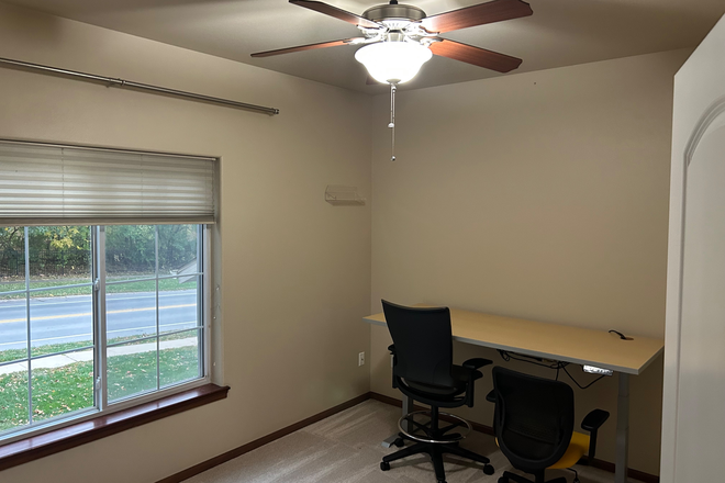 Bedroom - 3 BR Apartment in W Benton - on the bus line - available for short term Feb-July 2026